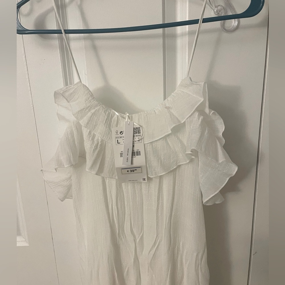 Zara ruffles strapes maxi dress white size large true to size. Nwt